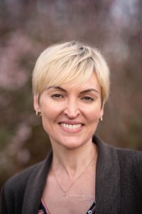 Headshot of Lorien Nesbitt